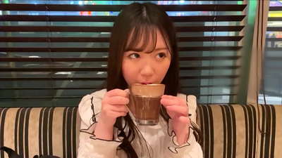 Ta on sõber, kes kuulus samasse klubisse ülikoolis. ja ta on kõige atraktiivsem tüdruk klubis. see on jaapani seksikas atmosfäär.